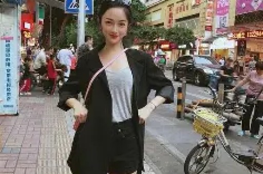 香港女星淡出娱乐多年曾因丈夫出轨离婚如今在国外经营武馆